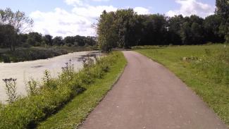 The first (paved) part of the path near a canal.